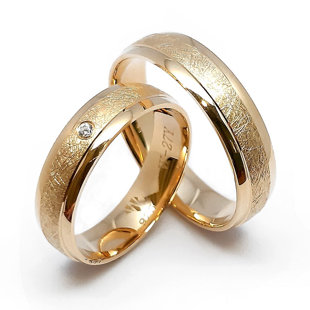 Ein paar Trauringe-Eheringe, Gelbgold 585, mit einem 0,02 ct Diamanten (W27Y)