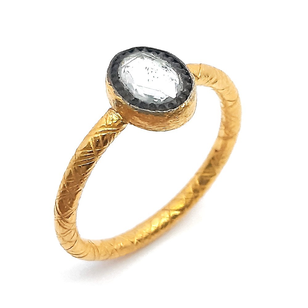 Feingold-Silber Ring, handgeschmiedet, mit weißen Saphir (Y23793)